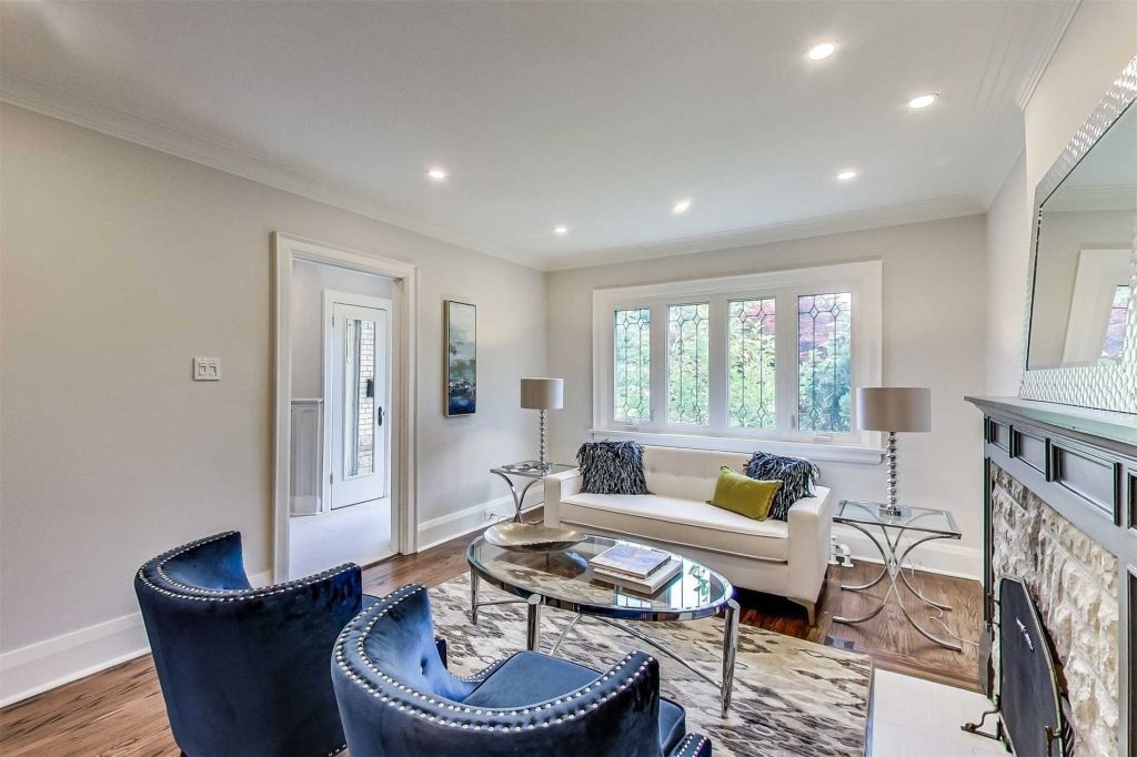 Interior Painter In Toronto - Expertly Painted Living Room Showcasing Royal Home Painters' Craftsmanship.
